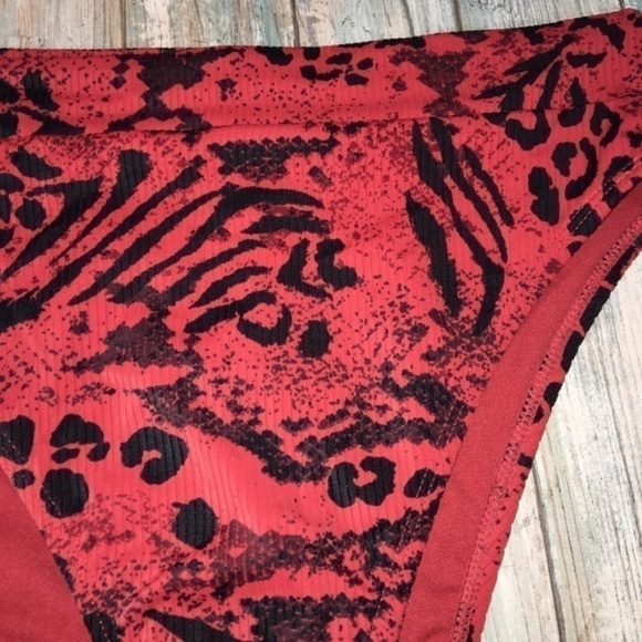 NWT Xhilaration Red Printed High Waisted High Leg Bikini Bottoms - Picture 2 of 5